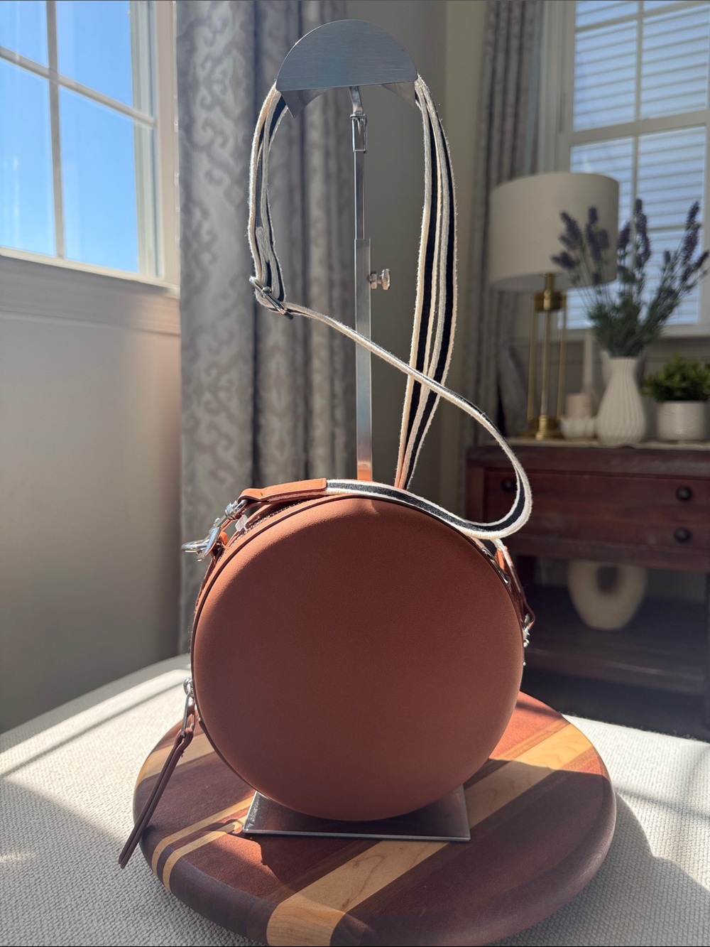 Universal thread Round Crossbody Bag in Warm Brown